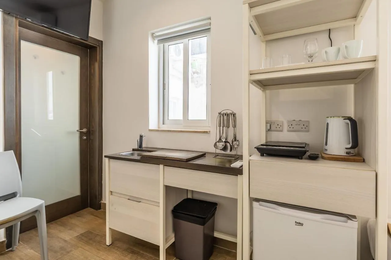 Guest house Studio Apartment With Twin Beds & Kitchenette At The New Olo Living 24 Saint Julian's